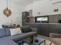 Modern Chalet With Wellness, in a Holiday Park at 12 km. From Eindhove