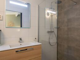 Modern Chalet With Wellness, in a Holiday Park at 12 km. From Eindhove