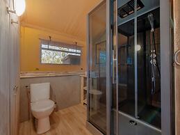 Nice Safari Tent With Bathroom, at Hunebedcentrum