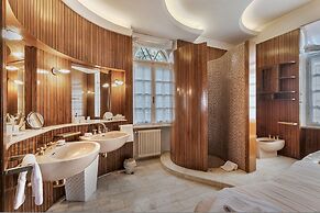 Lake Front Villa Schlosser