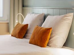 Luxury Hotel Room With View of and Near the Beach