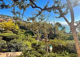 Peaceful Villa With Pool & Views