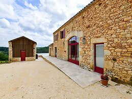 Majestic Holiday Home With Swimming Pool