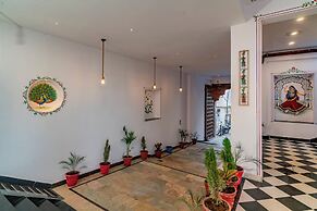 Dera Pichola A Lake Facing Hotel