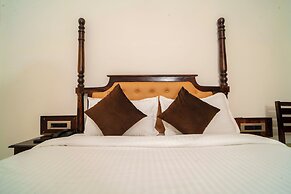 Dera Pichola A Lake Facing Hotel