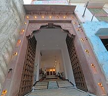 Dera Pichola A Lake Facing Hotel