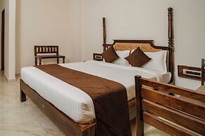 Dera Pichola A Lake Facing Hotel