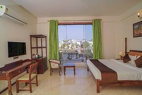 Dera Pichola A Lake Facing Hotel