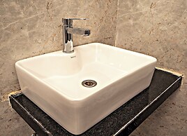 Dera Pichola A Lake Facing Hotel