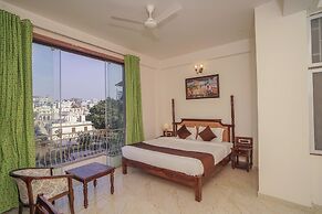 Dera Pichola A Lake Facing Hotel