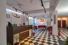 Dera Pichola A Lake Facing Hotel