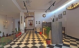 Dera Pichola A Lake Facing Hotel