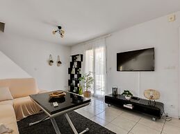 Holiday Home Near Beach With Private Pool