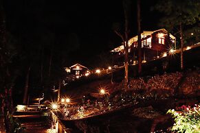 Hilltop Munnar by Fracspace