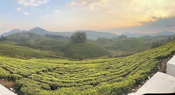 Hilltop Munnar by Fracspace