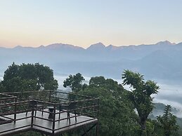 Hilltop Munnar by Fracspace