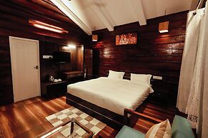 Hilltop Munnar by Fracspace