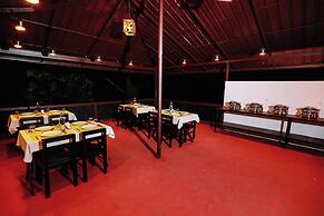 Hilltop Munnar by Fracspace