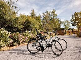 Modern Chalet With air Conditioning, in a Holiday Park, at 1.5 km From