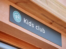 Modern Chalet With air Conditioning, in a Holiday Park, at 1.5 km From