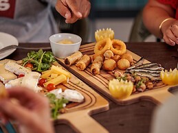 Modern Chalet With air Conditioning, in a Holiday Park, at 1.5 km From