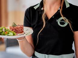 Modern Chalet With air Conditioning, in a Holiday Park, at 1.5 km From