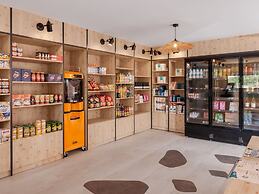 Modern Chalet With air Conditioning, in a Holiday Park, at 1.5 km From