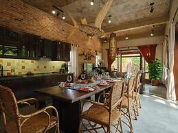 Fish-Lantern House An Bang beach