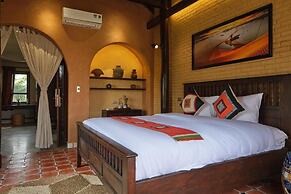 Fish-Lantern House An Bang beach