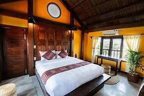 Fish-Lantern House An Bang beach