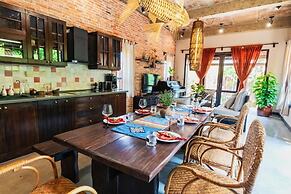 Fish-Lantern House An Bang beach