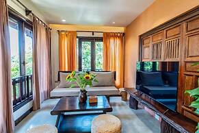 Fish-Lantern House An Bang beach