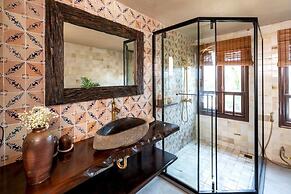 Fish-Lantern House An Bang beach