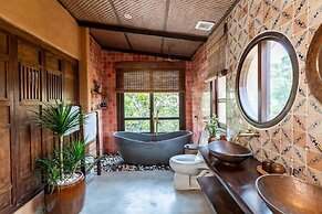 Fish-Lantern House An Bang beach