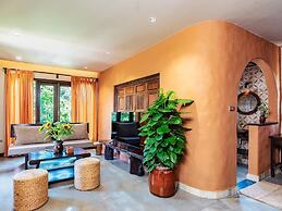 Fish-Lantern House An Bang beach