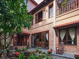 Fish-Lantern House An Bang beach