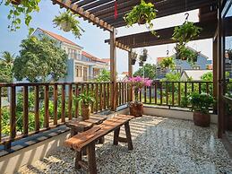 Fish-Lantern House An Bang beach