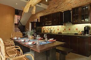 Fish-Lantern House An Bang beach