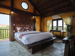 Fish-Lantern House An Bang beach