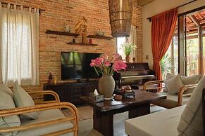 Fish-Lantern House An Bang beach