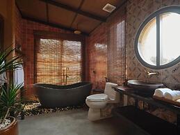 Fish-Lantern House An Bang beach