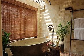 Fish-Lantern House An Bang beach