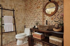 Fish-Lantern House An Bang beach