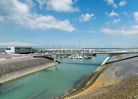 Beachside Villa + Sauna