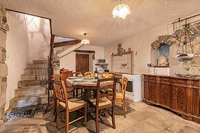 Rustic House Luin