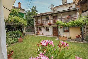 Rustic House Luin