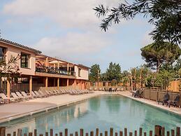 Beautiful Chalet With air Conditioning, in a Holiday Park, 1.5 km From