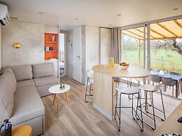 Beautiful Chalet With air Conditioning, in a Holiday Park, 1.5 km From