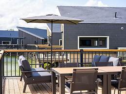 Luxurious Water Villa With 3 Bathrooms