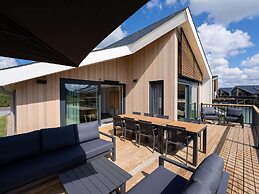 Luxurious Water Villa With 3 Bathrooms